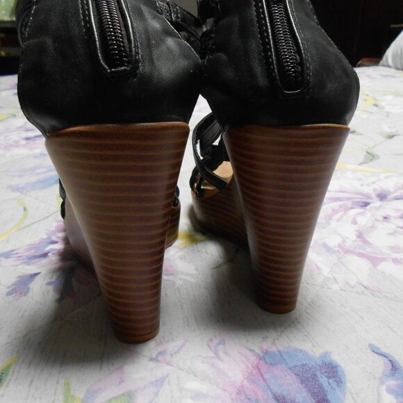 Women's "Atrevida" black, strappy, wedge sandals, size 8M. - Picture 4 of 5